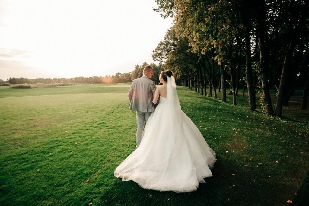 Summer Wedding Photography: Light, Shadows, and Comfort
