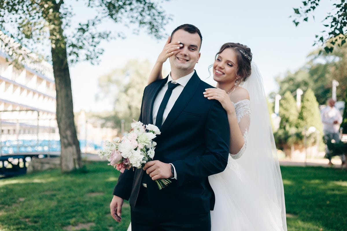 Why Emotions Matter More Than Perfect Poses in Wedding Photos