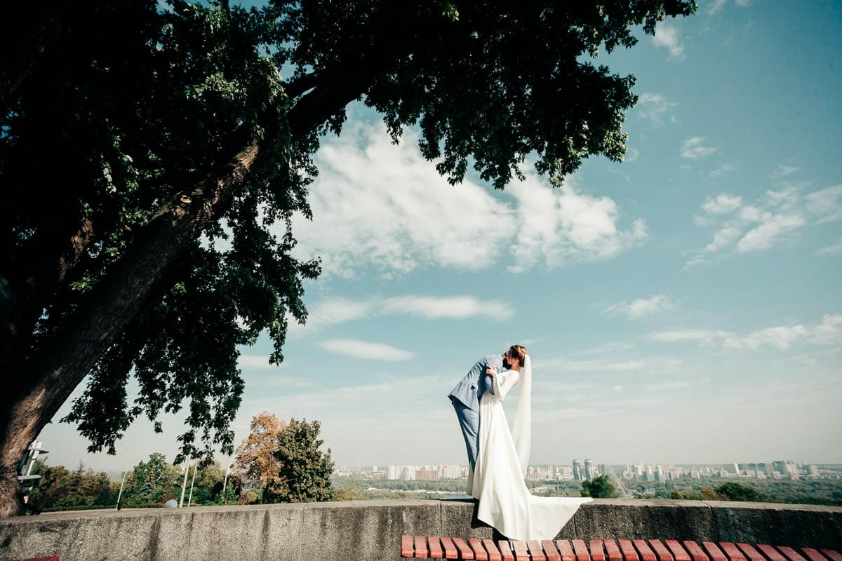 How the City Becomes the Backdrop of Your Wedding Story