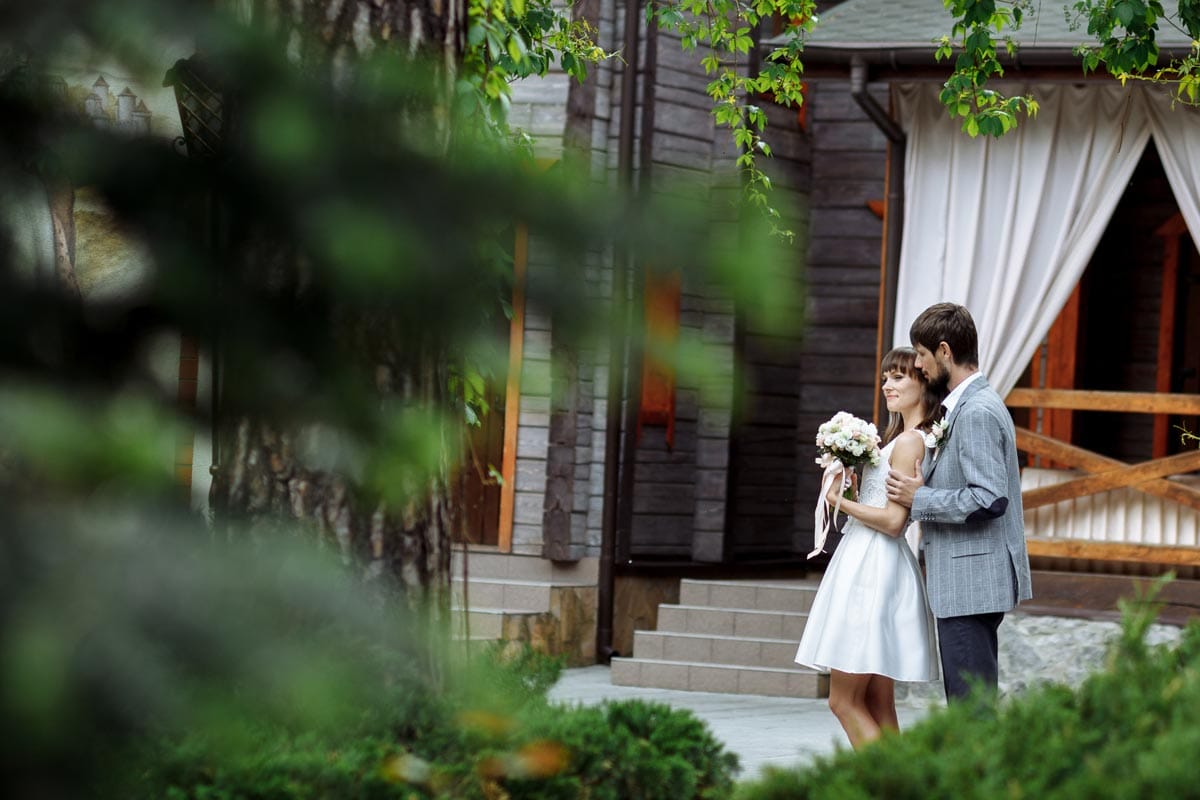 Spring Weddings: What to Consider During Your Photoshoot