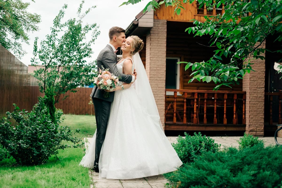 Why a Local Photographer Navigates Your Wedding Day Better