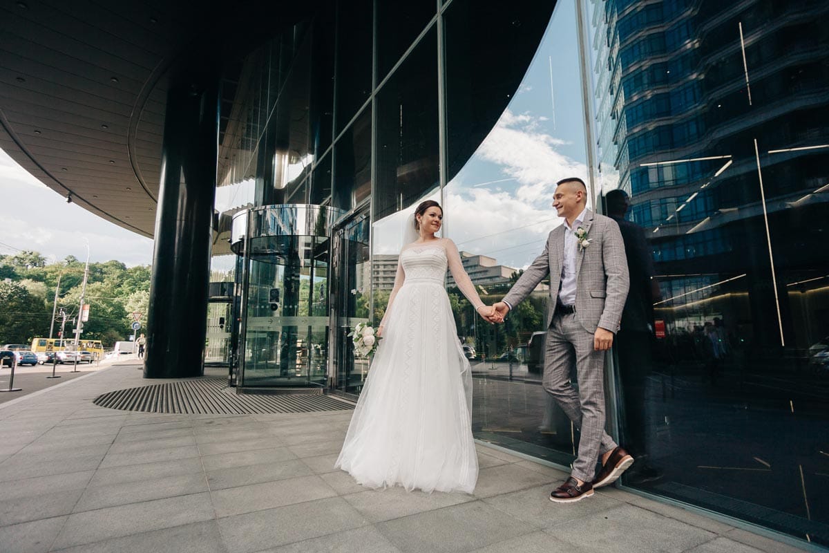 Urban Weddings in Edmonton: Space, Rhythm, and Style