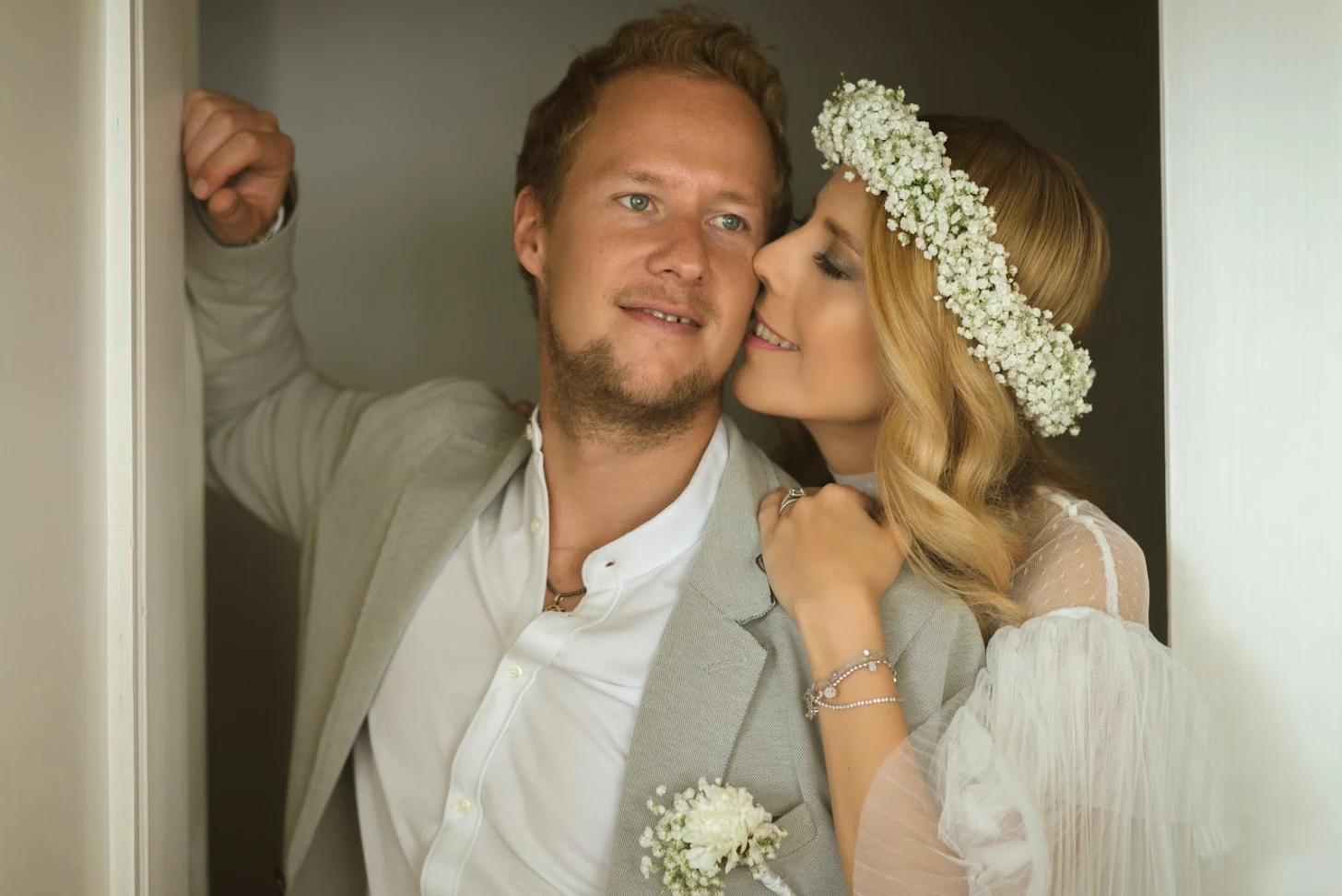 How I Help Couples Relax in the 15 Minutes Before Their First Shoot